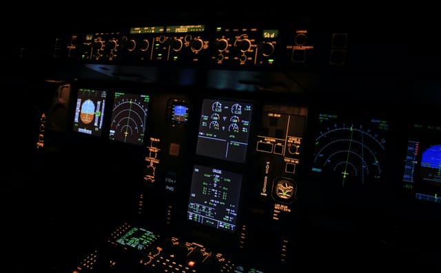 Экранная кабина: как пилоты используют PFD, ND, ECAM, EICAS и MFD